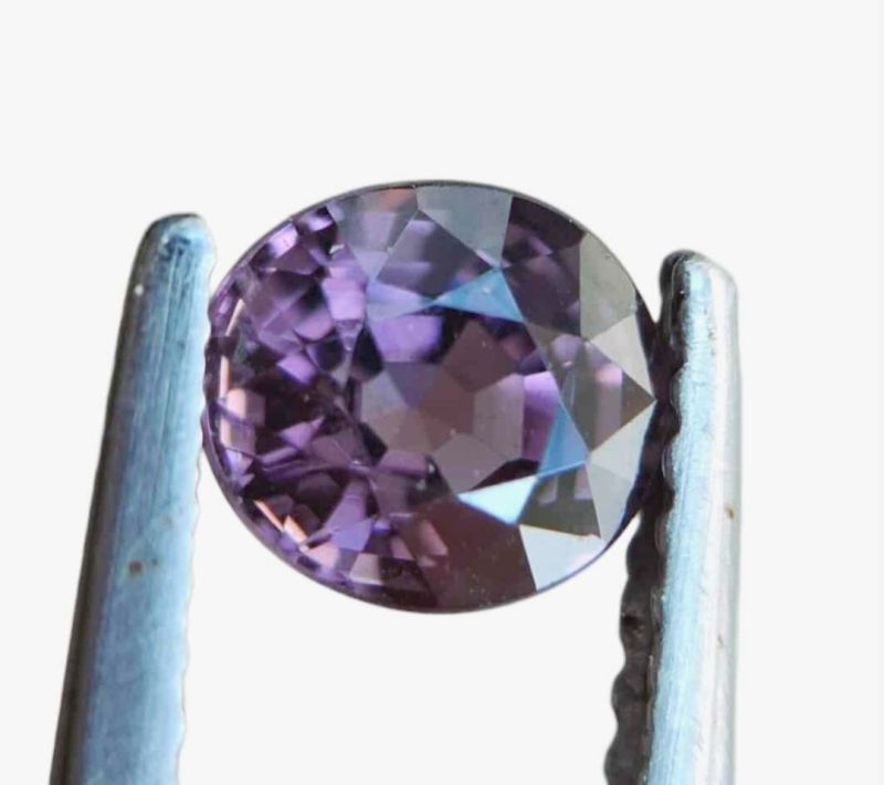 Фото Шпинель с эффектом смены цвета (Танзания) 