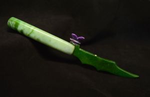 Церемониальный нож из зеленого нефрита и чароита 