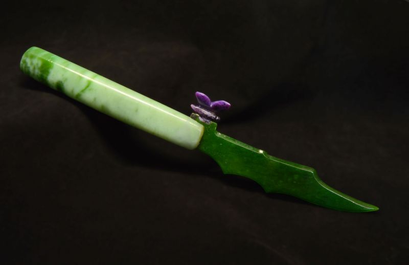 Фото Церемониальный нож из зеленого нефрита и чароита 