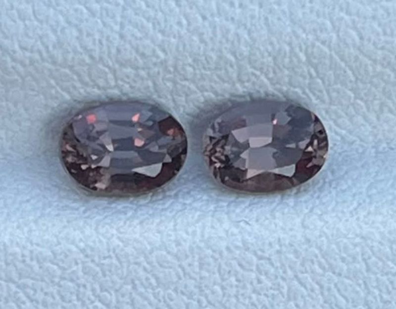 Фото Гранат Малая с эффектом смены цвета, пара (Танзания) 