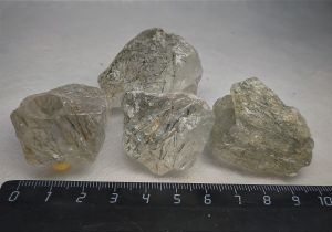 Кварц волосатик с актинолитом 