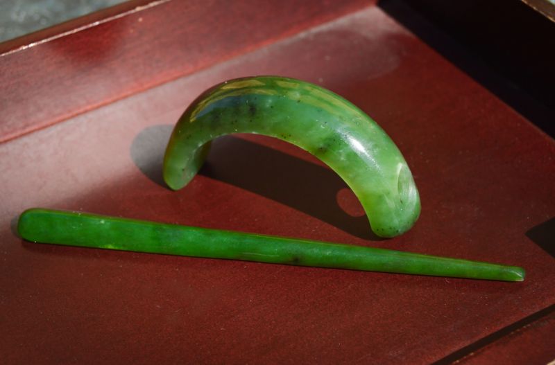 Фото Заколка из зеленого нефрита китайские палочки 