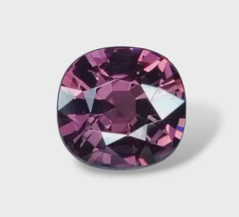 Фото Шпинель с эффектом смены цвета (Танзания) 