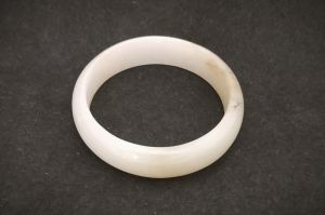 Браслет из нефрита цельный 