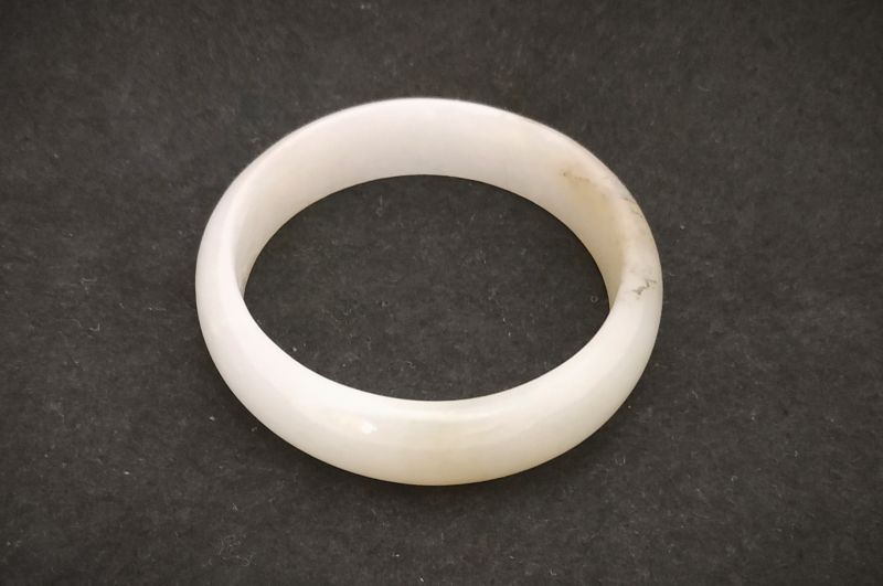 Фото Браслет из нефрита цельный 