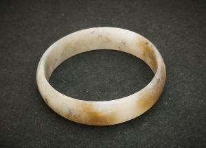 Браслет из нефрита цельный 