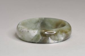 Браслет из нефрита цельный  