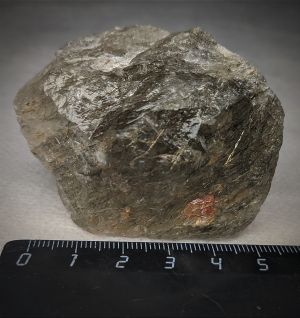 Кварц волосатик с актинолитом 