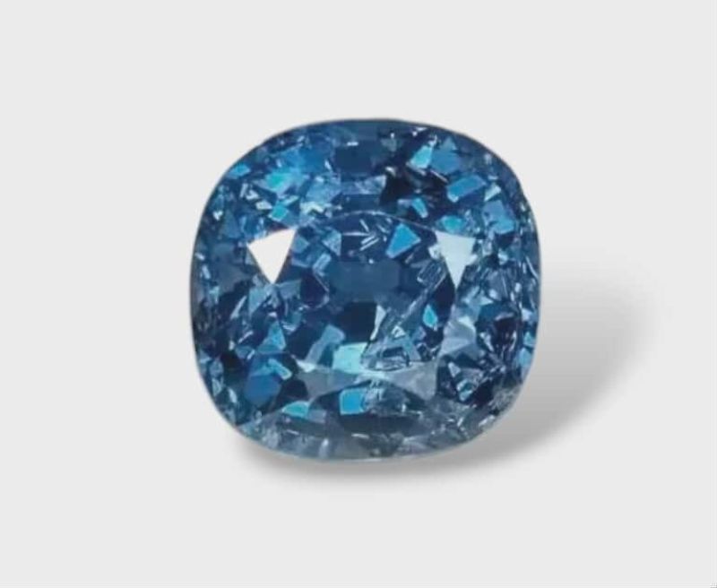 Фото Шпинель с эффектом смены цвета (Танзания) 