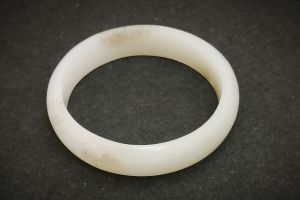 Браслет из нефрита цельный 