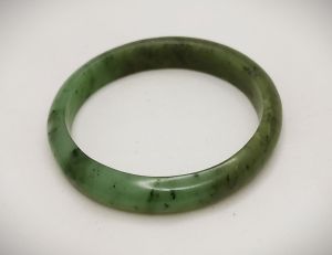 Браслет из нефрита цельный  