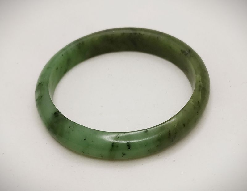 Фото Браслет из нефрита цельный  