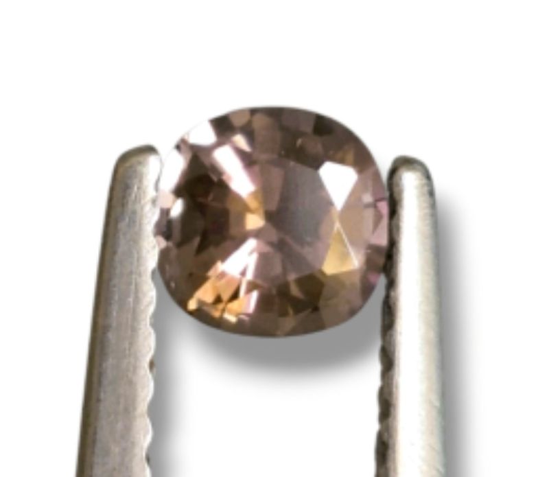 Фото Гранат Малая с эффектом смены цвета (Танзания) 