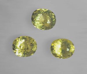 Гранат гроссуляр с эффектом смены цвета (Кения) 