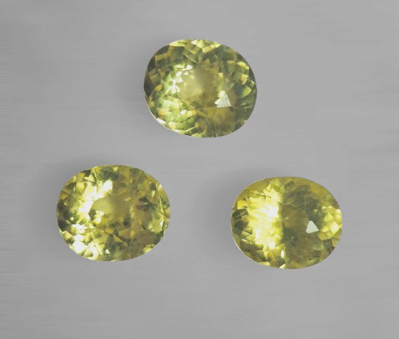 Фото Гранат гроссуляр с эффектом смены цвета (Кения) 