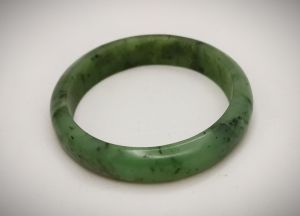 Браслет из нефрита цельный  