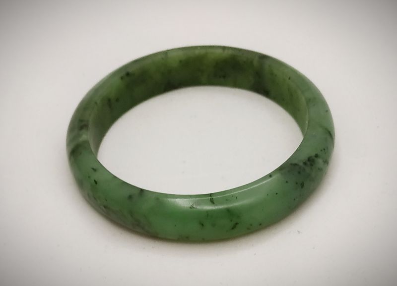 Фото Браслет из нефрита цельный  