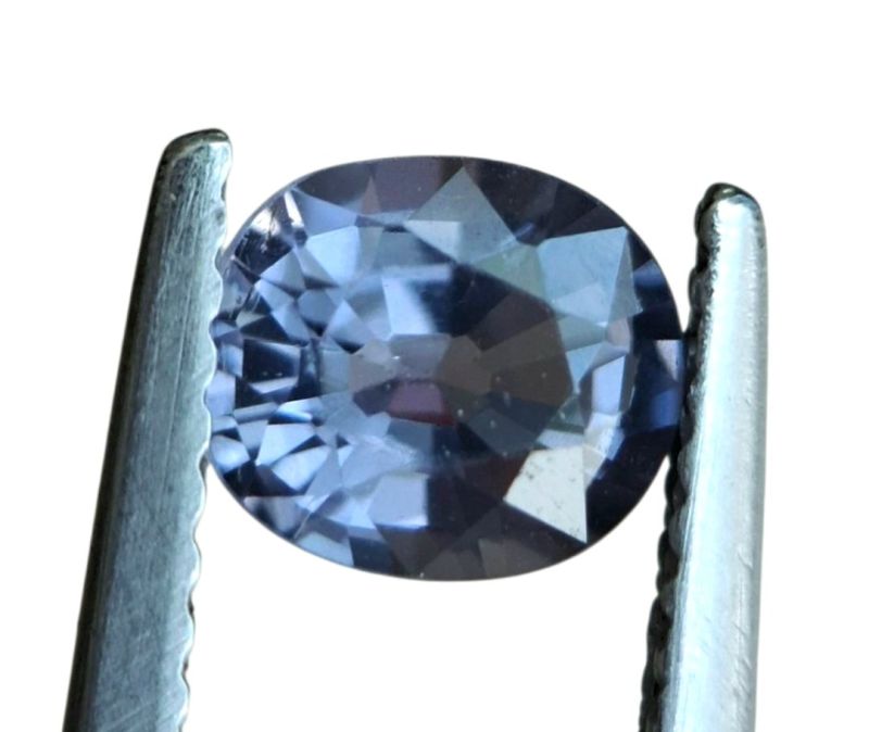 Фото Шпинель с эффектом смены цвета (Танзания) 