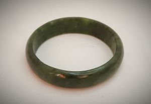 Браслет из нефрита цельный 