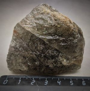 Кварц волосатик с актинолитом 