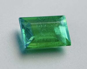 Гранат-цаворит (Танзания) 