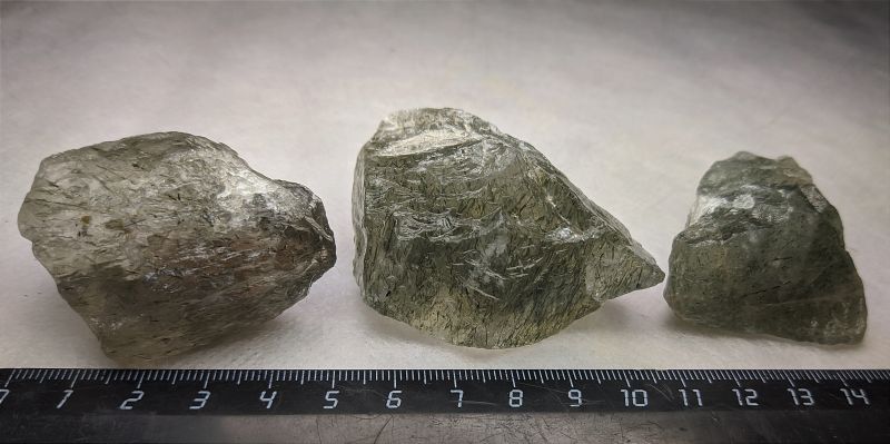 Фото Кварц волосатик с актинолитом 