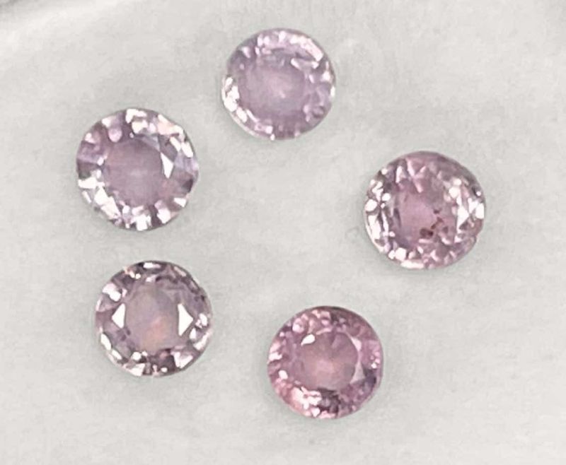 Фото Сапфиры-Н сиреневые (Мадагаскар) 