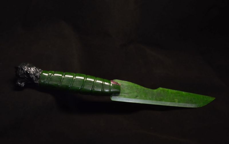 Фото Церемониальный нож из зеленого нефрита и черного агата "Гримм"  
