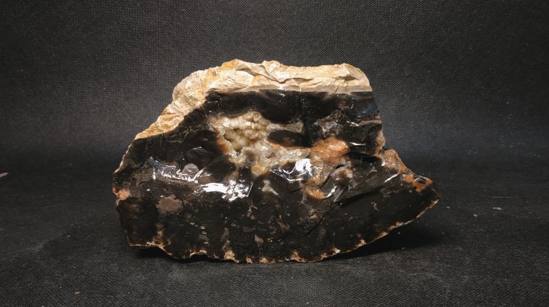 Фото Агат черный моховый с жеодой (Серпухов) 