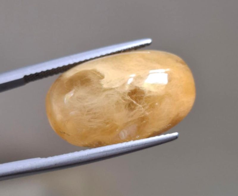 Фото Golden-кварц с нитями тремолита (Бирма) 