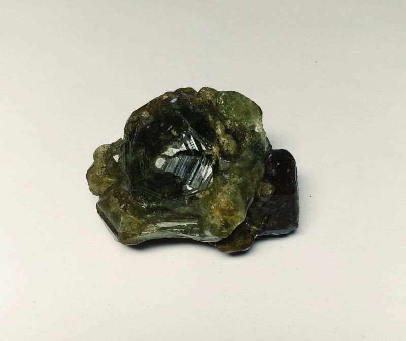 Фото Гранат Мали (полихромный сросток кристаллов), коллекционный образец 