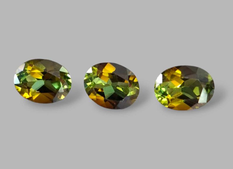 Фото Турмалины желто-зеленые (Нигерия) 