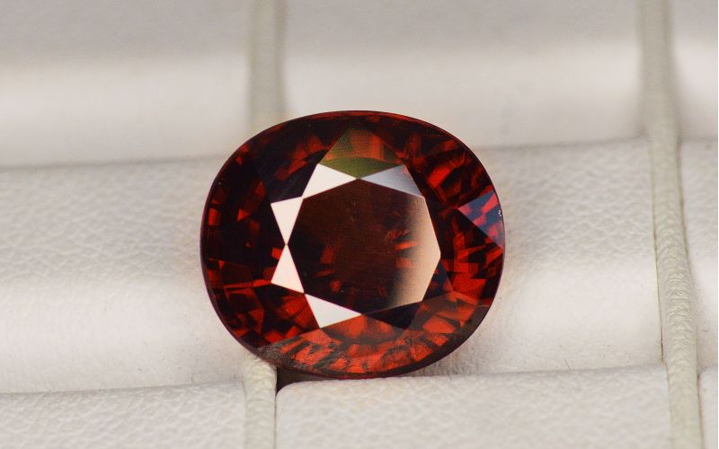 Купить гиацинт, красный, ограненный камень, № 30053