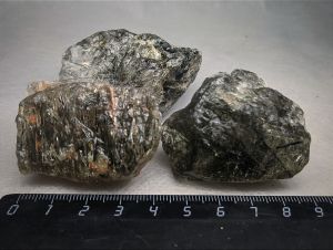 Кварц волосатик с актинолитом 